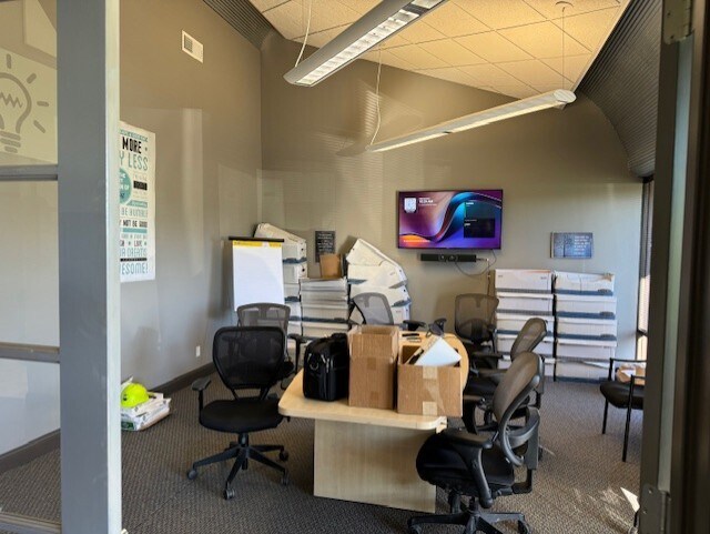 More Photos Of 3250-3268 Ruckriegel Pky, Louisville Light Manufacturing For Lease