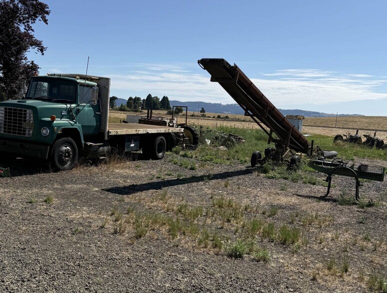 More Photos Of 10755 Highway 22, Dallas Warehouse For Sale