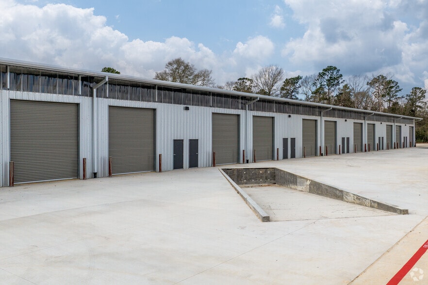 More Photos Of 3501 Pollok Dr, Conroe Warehouse For Lease