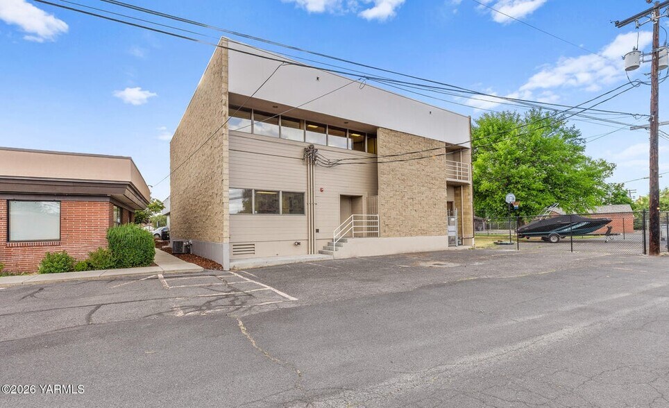 More Photos Of 303 S 12th Ave, Yakima Medical For Sale