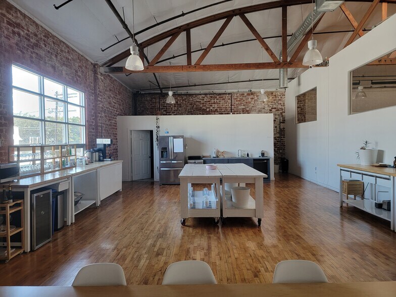 More Photos Of 1800 Essex St, Los Angeles Light Distribution For Lease