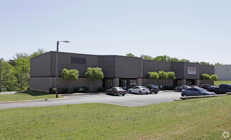 More Photos Of 201 Pelham Davis Cir, Greenville Flex For Lease