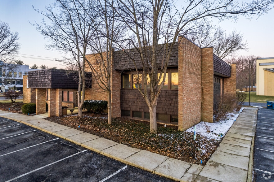 More Photos Of 3843 E Market St, Warren Medical For Lease