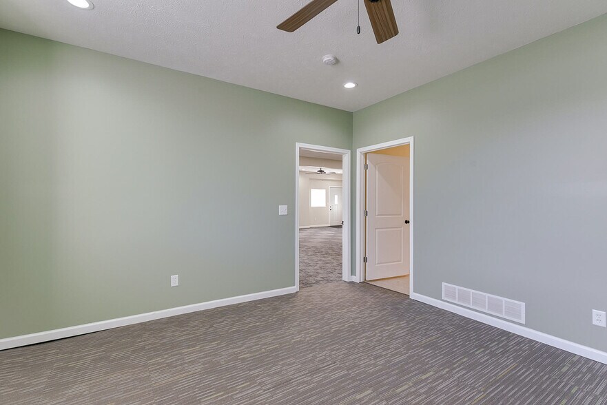 More Photos Of 250 Broad St, Greenwood Showroom For Sale