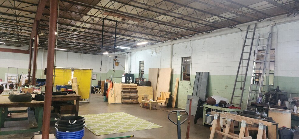 More Photos Of 140 Baker St, Coloma Manufacturing For Sale