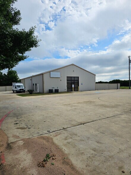 More Photos Of 1503 W Stan Schlueter Loop, Killeen Industrial For Lease
