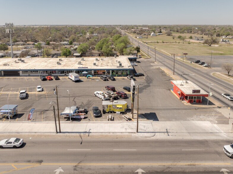 More Photos Of 2904 SW 44th St, Oklahoma City Flex For Lease