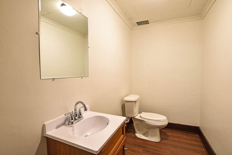 More Photos Of 1100 E South Grand Ave, Springfield Office For Sale