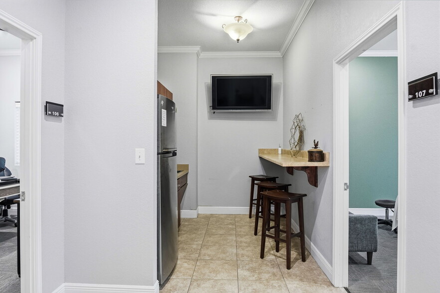 More Photos Of 15303 Huebner Rd, San Antonio Medical For Sale