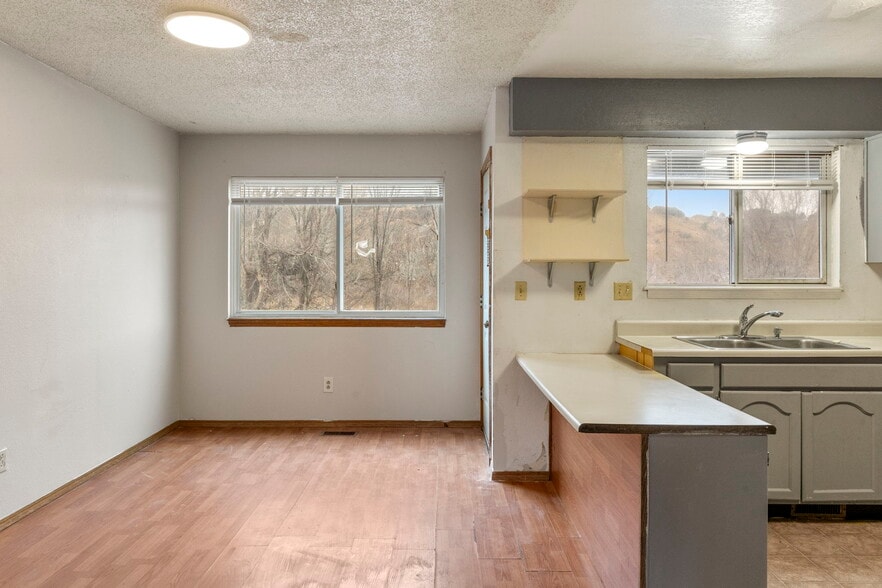 More Photos Of 2305 Split Rock Dr, Colorado Springs Apartments For Sale