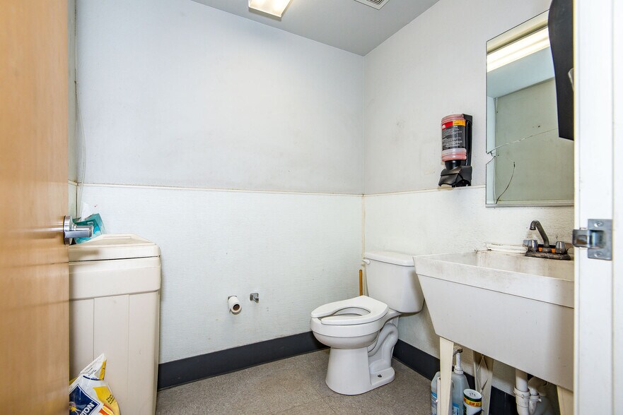 More Photos Of 2106 Highway 95, Bullhead City Auto Dealership For Sale