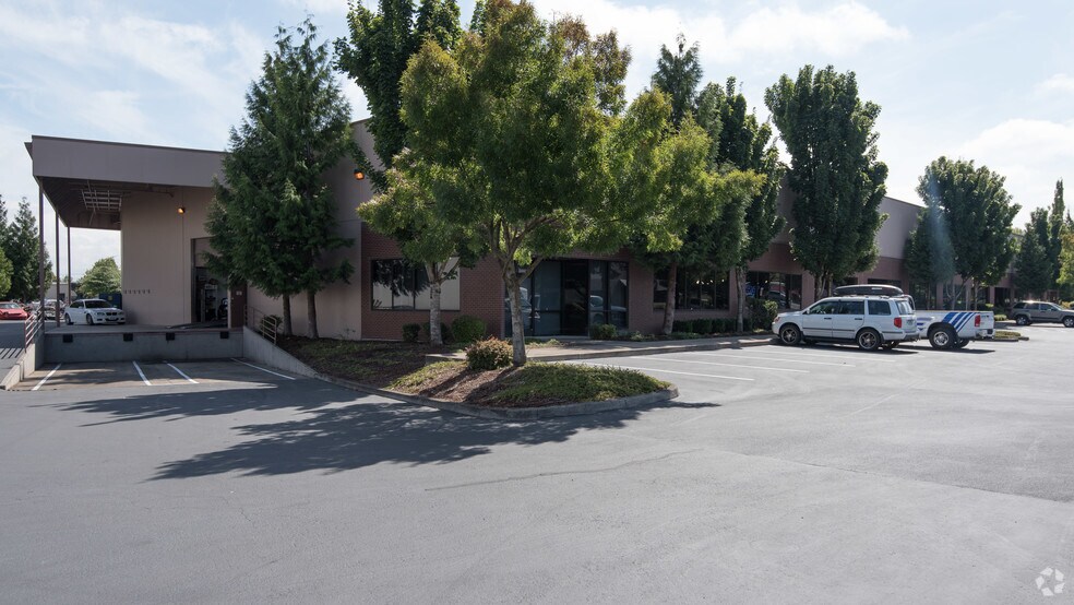 More Photos Of 13339 NE Airport Way, Portland Warehouse For Lease