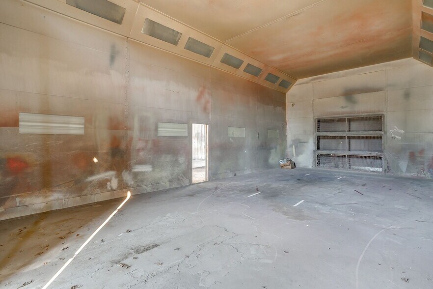 More Photos Of 3550 N Main St, Cleburne Industrial For Sale