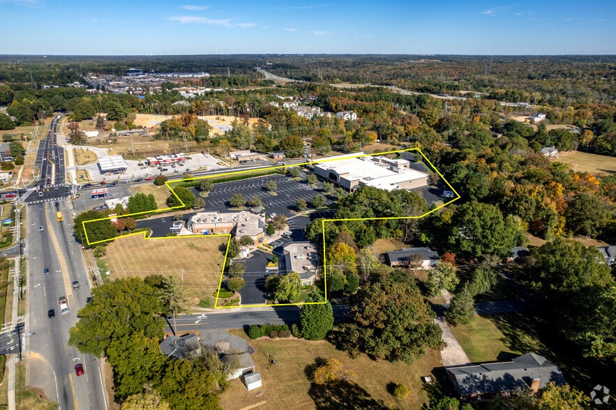 More Photos Of 2910-2918 Mount Holly Huntersville Rd, Charlotte Unknown For Lease