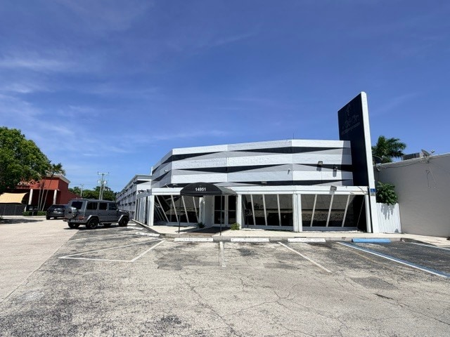 More Photos Of 14951 S Dixie Hwy, Palmetto Bay Freestanding For Lease