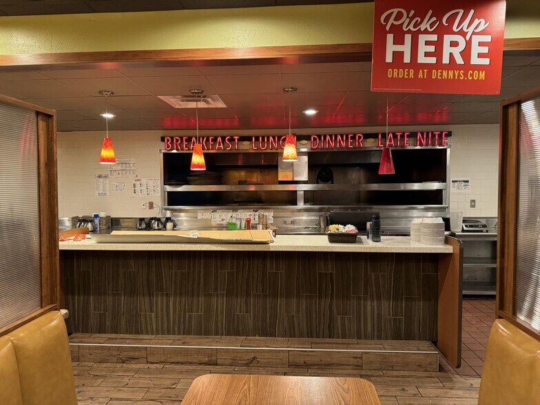 More Photos Of 4111 Timberlake Dr, Pontoon Beach Restaurant For Lease