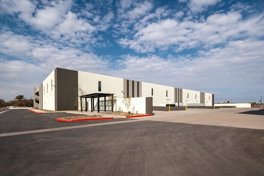 More Photos Of 2375 S Arizona Ave, Chandler Distribution For Lease