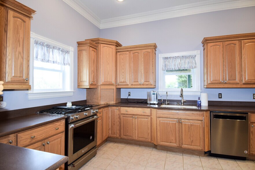 More Photos Of 1201 Old Hopewell Rd, Castalian Springs Showroom For Sale