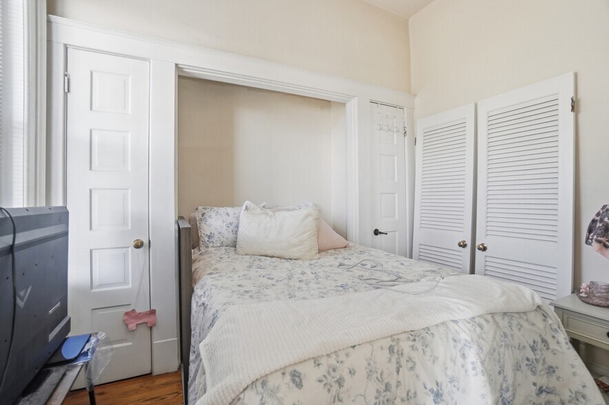 More Photos Of 112-122 E McMillan St, Cincinnati Apartments For Sale