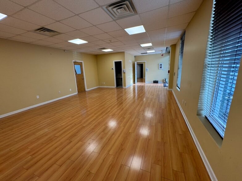 More Photos Of 134 Myer St, Hackensack Warehouse For Sale