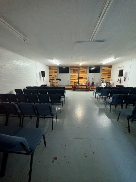 More Photos Of 815 N 3rd St, Lufkin Flex For Sale