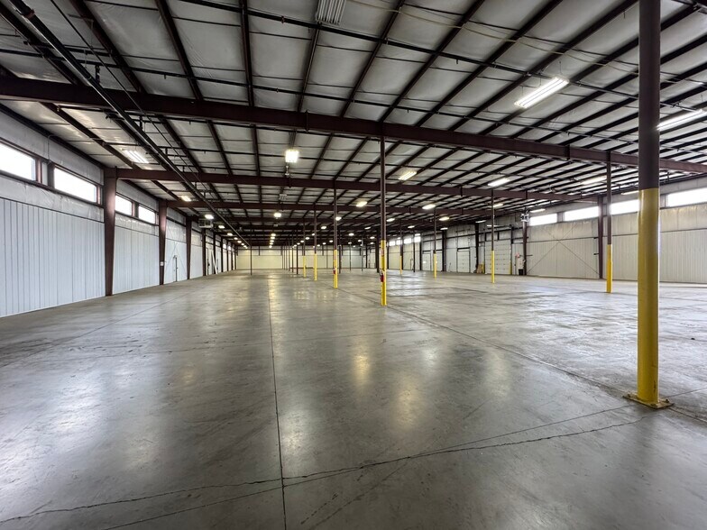 More Photos Of 2830 Atlas Ave, Oshkosh Warehouse For Lease