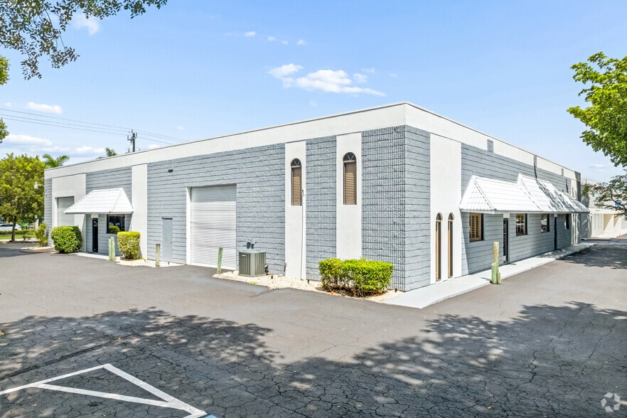 More Photos Of 4408 Corporate Sq, Naples Manufacturing For Sale