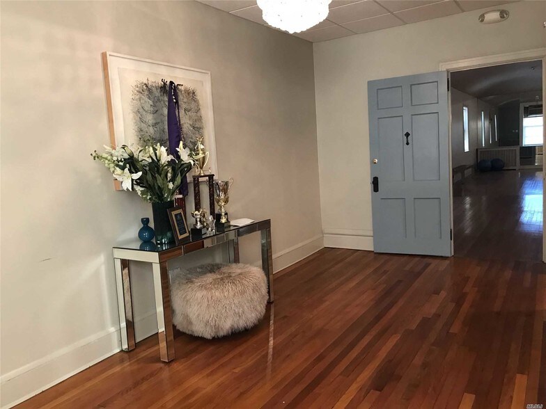 More Photos Of 41 Main St, Roslyn Freestanding For Lease