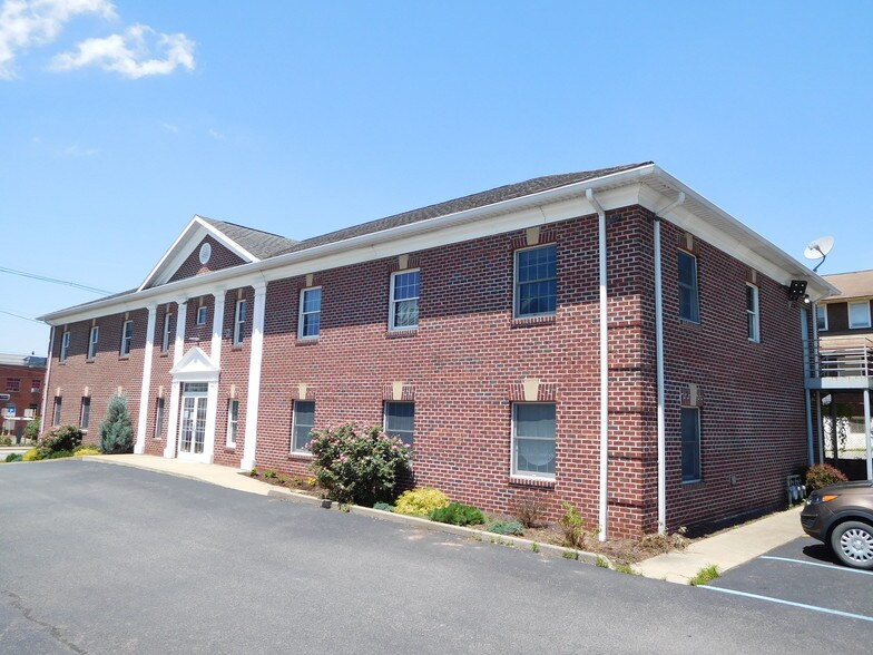 Primary Photo Of 430 Spruce St, Morgantown Office For Lease