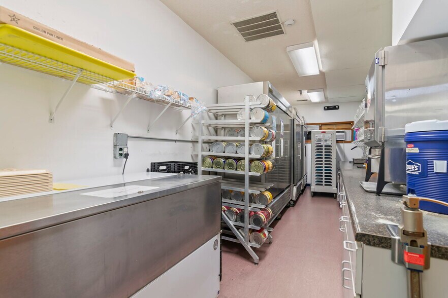 More Photos Of 805 Chatham Rd, Springfield Schools For Sale