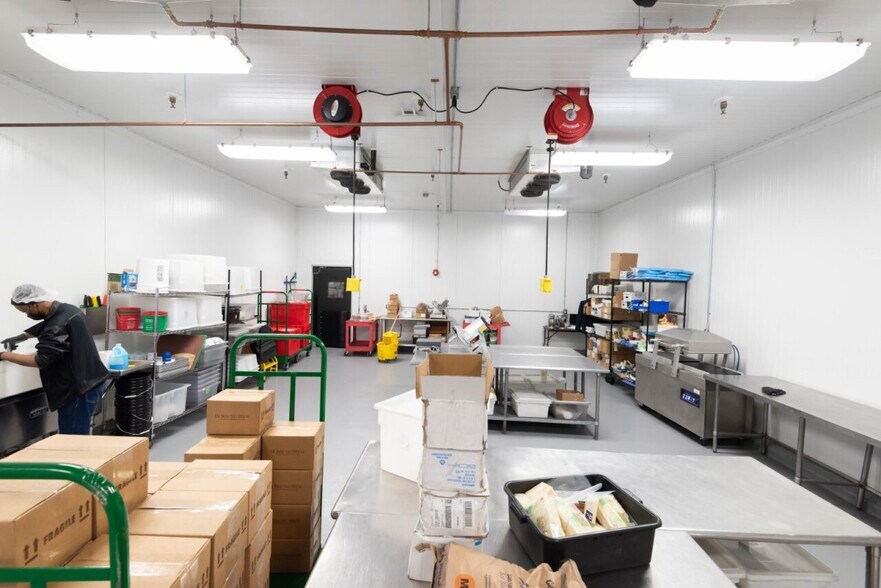 More Photos Of 913-929 Wallace St, Philadelphia Distribution For Lease