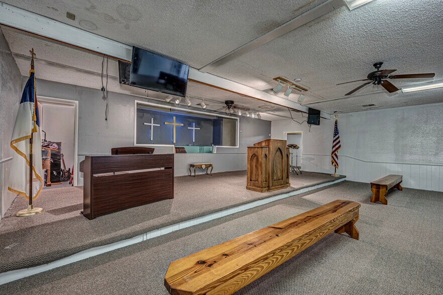 More Photos Of 1028 N 11th St, Chickasha Religious Facility For Sale