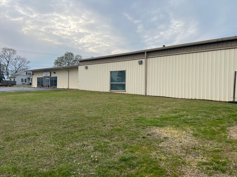 More Photos Of 2307 S Boston Rd, Danville Flex For Sale