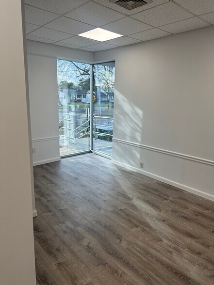 More Photos Of 160 Howells Rd, Bay Shore Medical For Lease