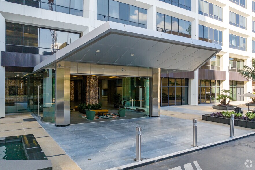 More Photos Of 1880 Century Park E, Los Angeles Office For Lease