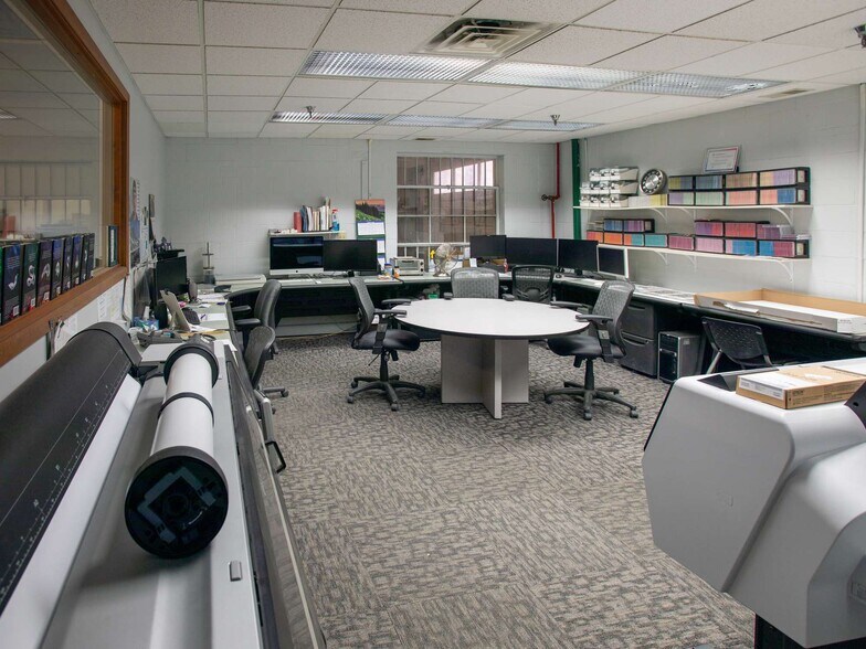 More Photos Of 2002 N 16th St, Omaha Manufacturing For Sale