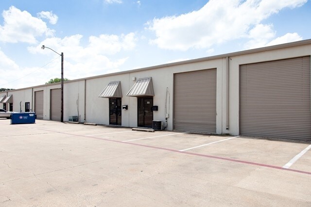 More Photos Of 500 S Belt Line Rd, Irving Warehouse For Lease