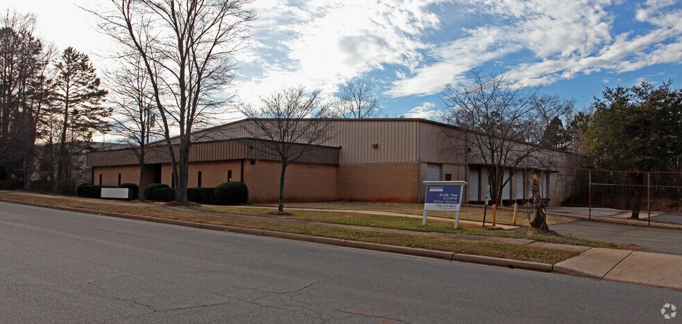 More Photos Of 2032 Gateway Blvd, Charlotte Warehouse For Sale