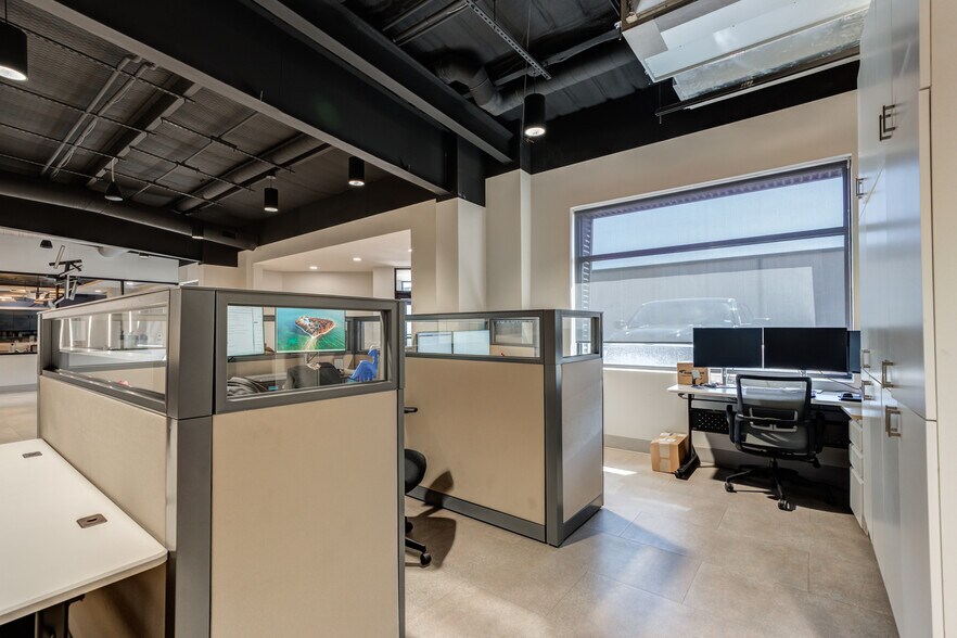 More Photos Of 2405 114th St, Lubbock Office For Sale