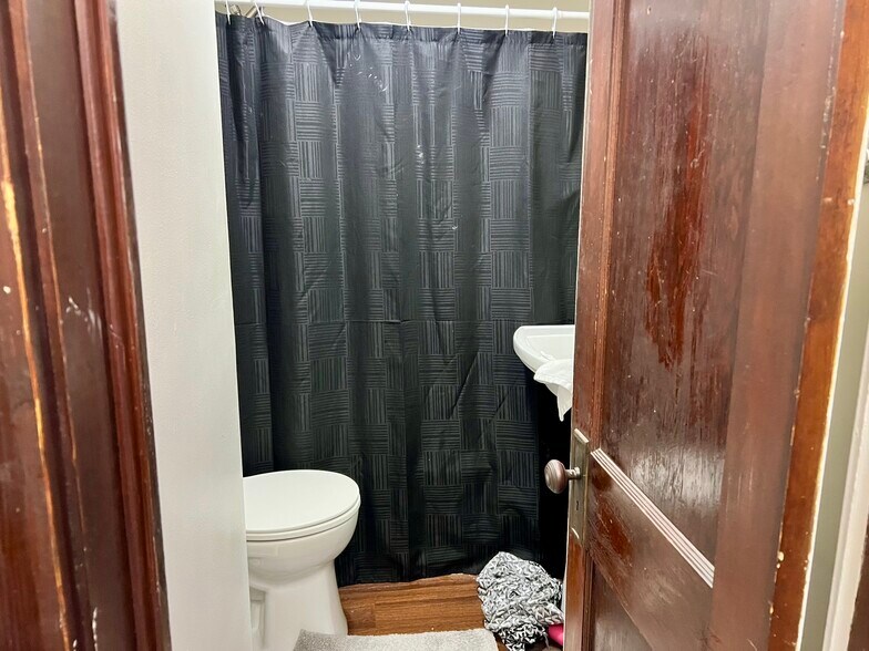 More Photos Of 308 Low St, Bloomington Apartments For Sale