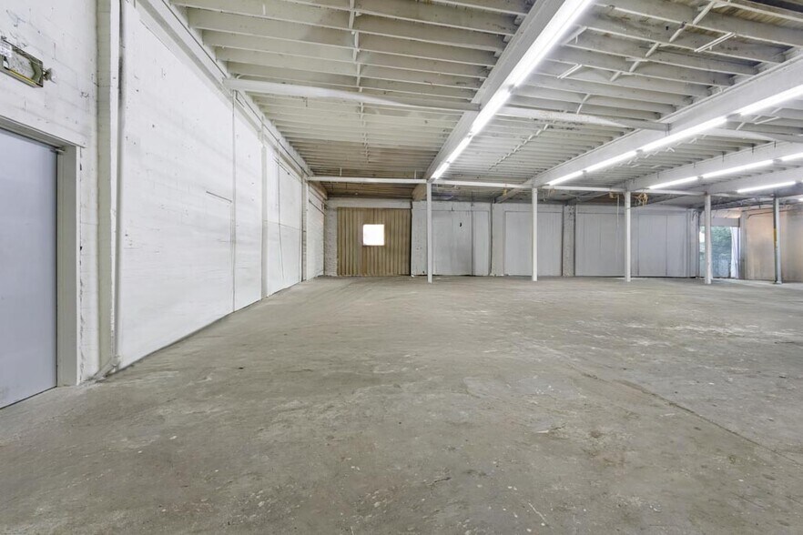 More Photos Of 223 Fearing Blvd, Toledo Freestanding For Sale