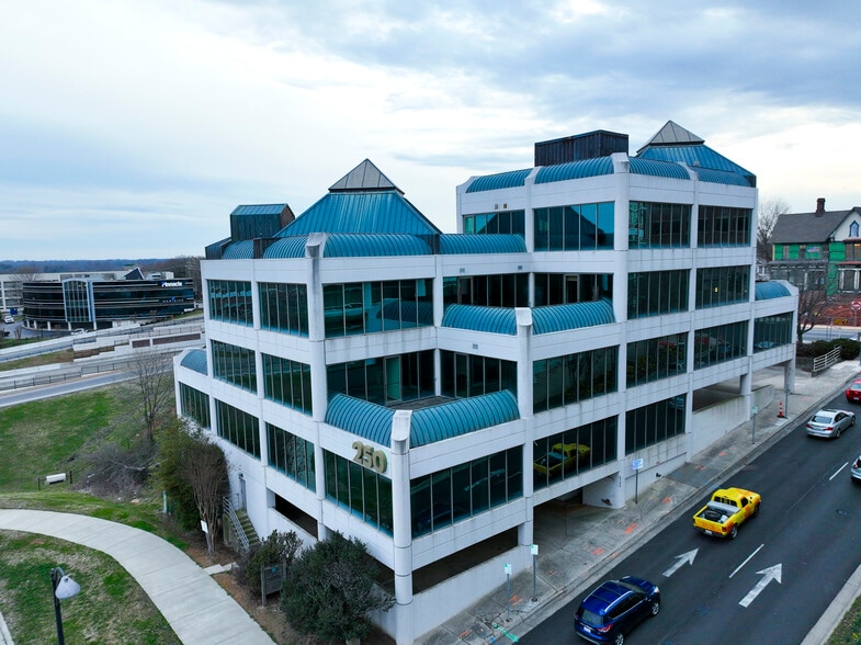 More Photos Of 250 W First St, Winston-Salem Loft Creative Space For Lease