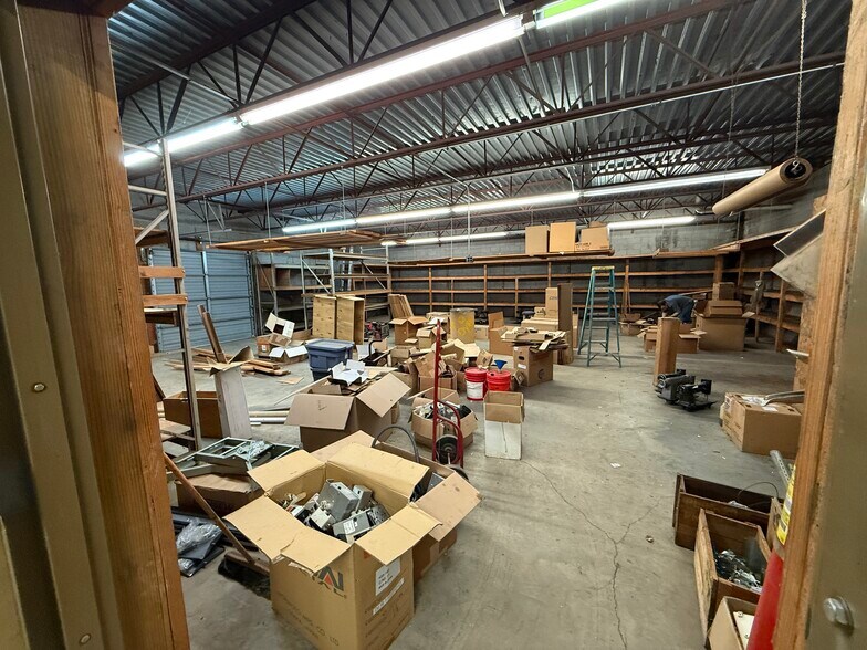 More Photos Of 1100-1102 English Rd, High Point Manufacturing For Sale