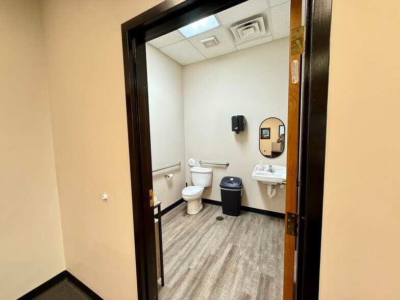 More Photos Of 301 Stag Industrial Blvd, Lake Saint Louis Light Manufacturing For Lease