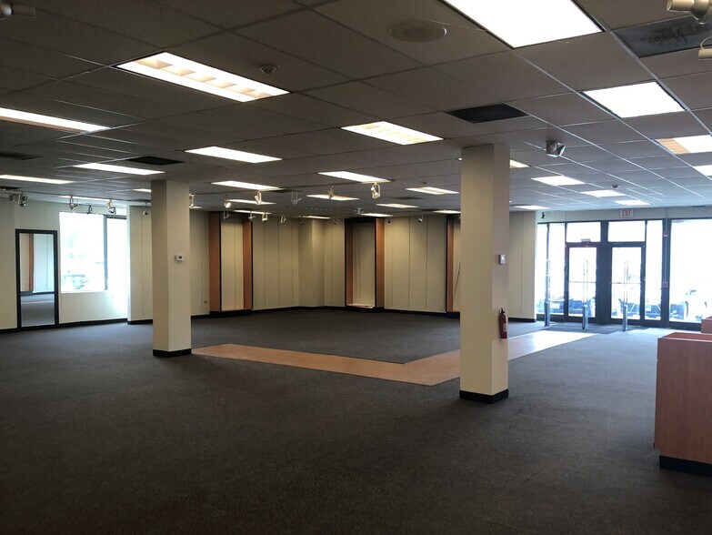 More Photos Of 8727-8735 S Cicero Ave, Hometown Unknown For Lease