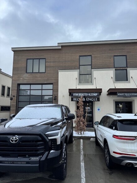 Primary Photo Of 4554 Forestdale Dr, Park City Showroom For Lease