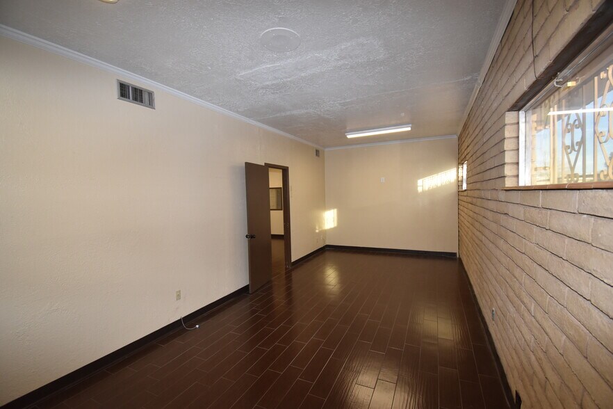 More Photos Of 3711 Admiral St, El Paso Office For Lease