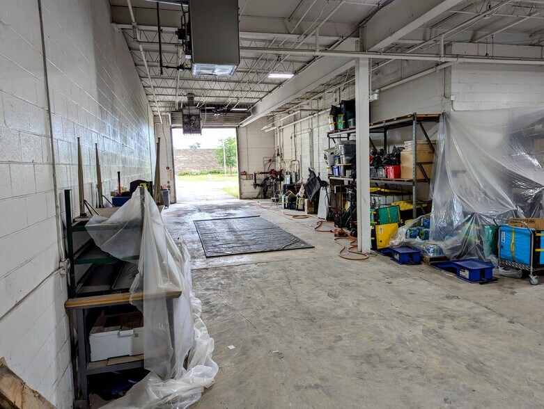 More Photos Of 115 E University Dr, Arlington Heights Warehouse For Sale