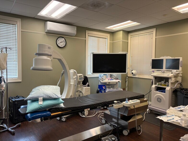 More Photos Of 215 Sheraton Blvd, Macon-Bibb Medical For Sale