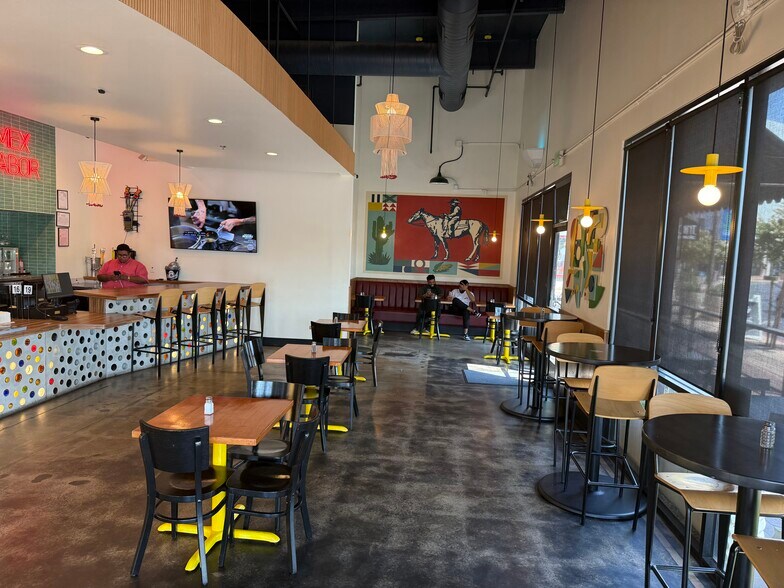 More Photos Of 40 El Camino, Fresno Storefront For Lease